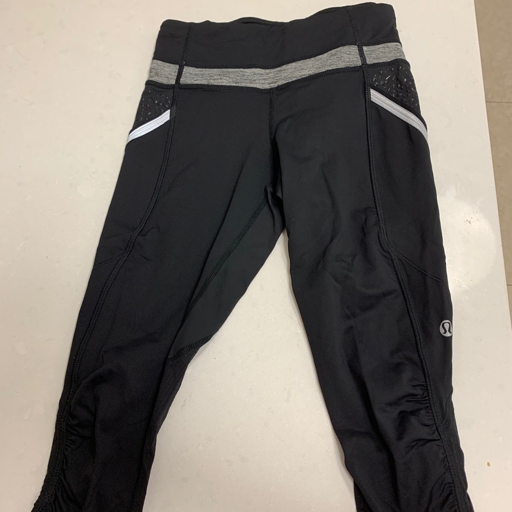 EUC Lululemon Capri Yoga Pants